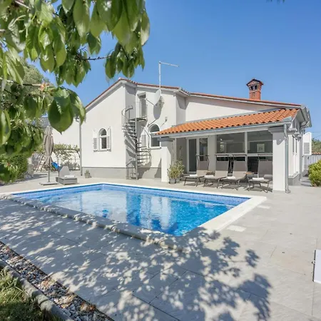 Cambera With Pool Vodnjan