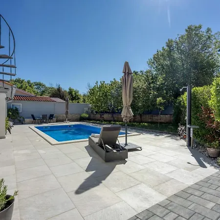 Cambera With Pool Villa