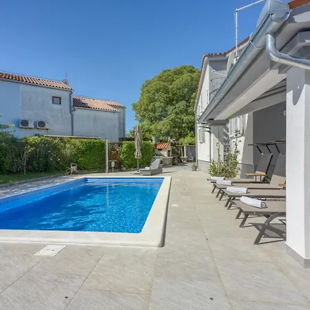 Cambera With Pool Villa